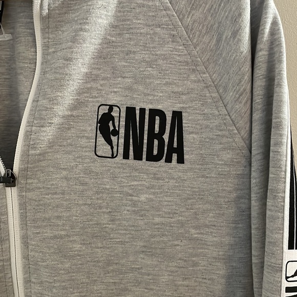 NEW Mens NBA zip up sweater size medium. Medium mens NBA top - Picture 2 of 8